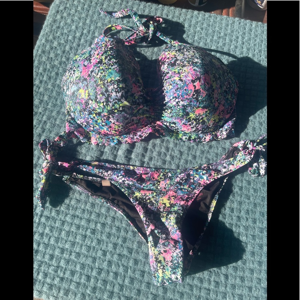 Victoria Secrets cute cheeky swimsuit Top size 36DD Bottom size M